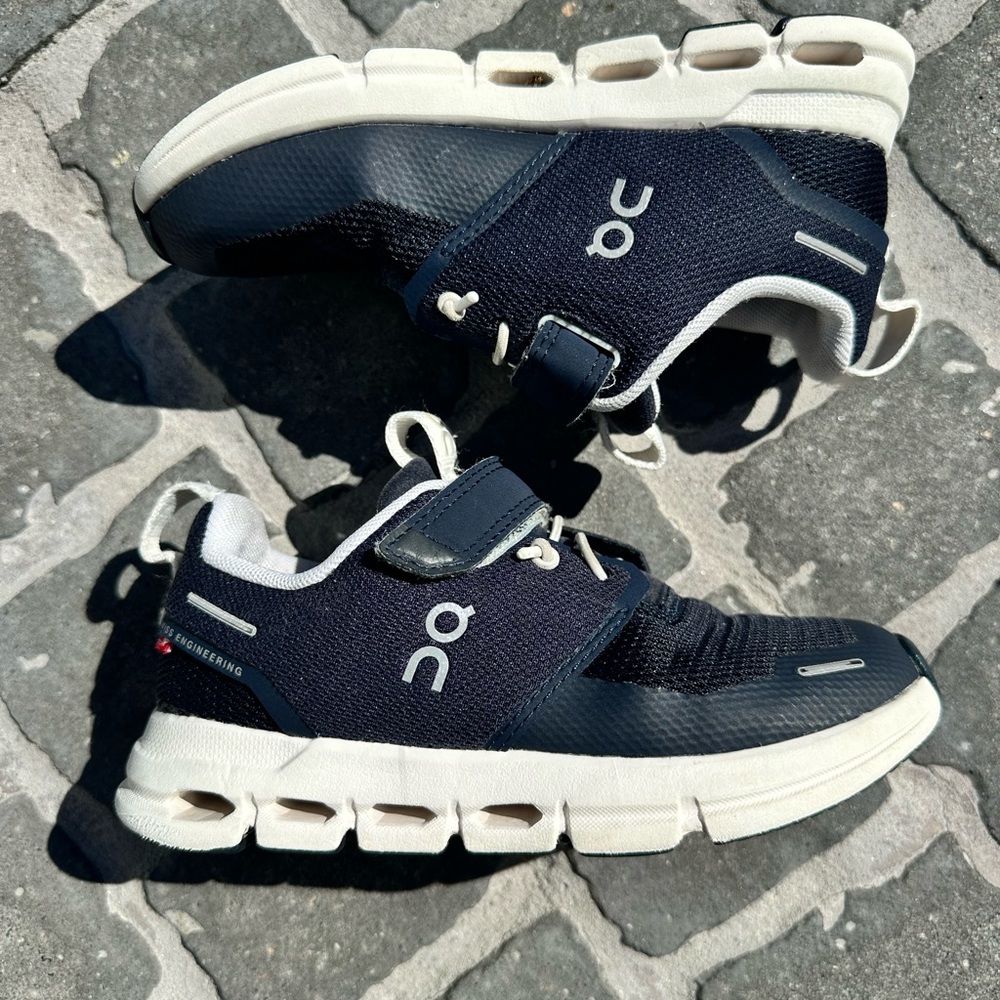 On Running Kids Sneakers - Navy and White